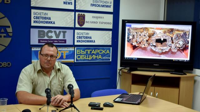 Откриха болярски златни наушници с перли и скъпоценни камъни на Трапезица