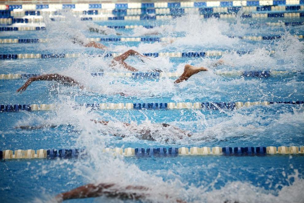 Мъж от Русе плува 24 часа в закрит басейн. Това бе