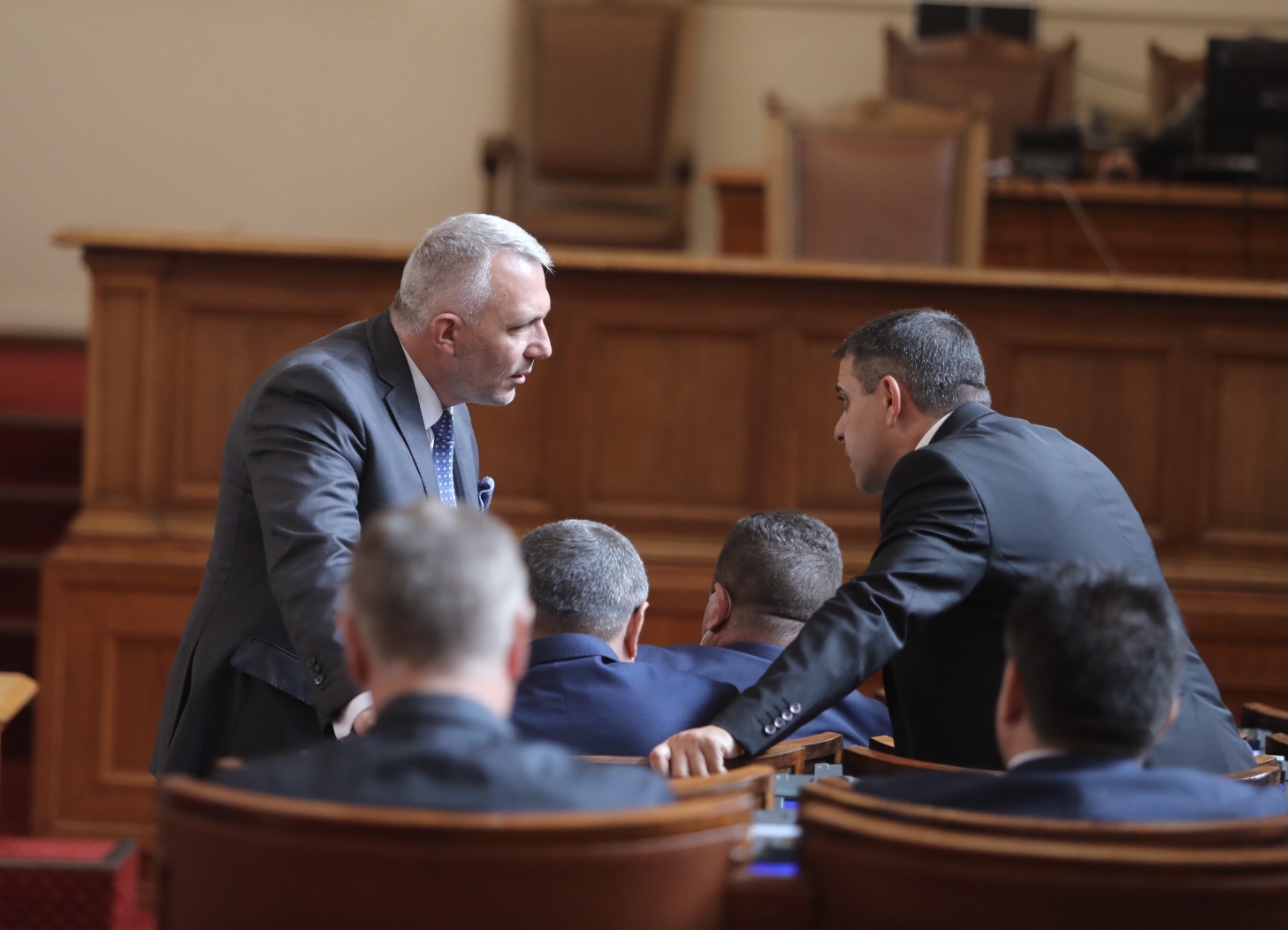 Депутатите в парламента изслушват служебния министър на вътрешните работи Бойко Рашков