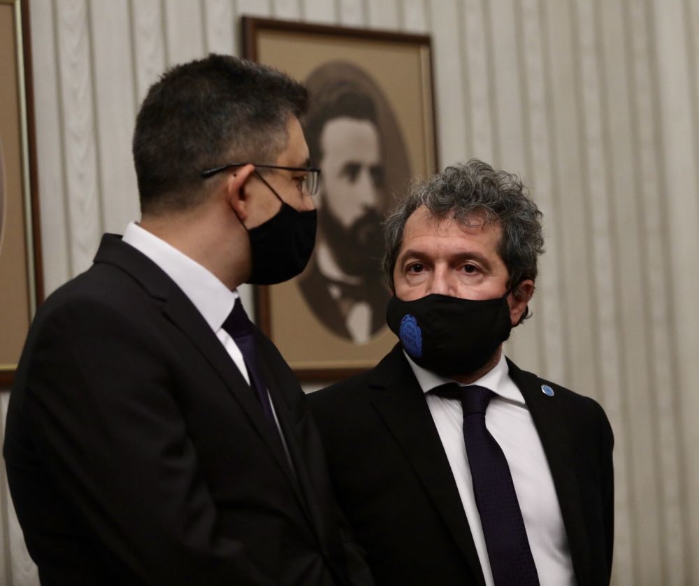 Кандидатът за министър-председател на „Има такъв народ“ прие мандата от президента Румен Радев