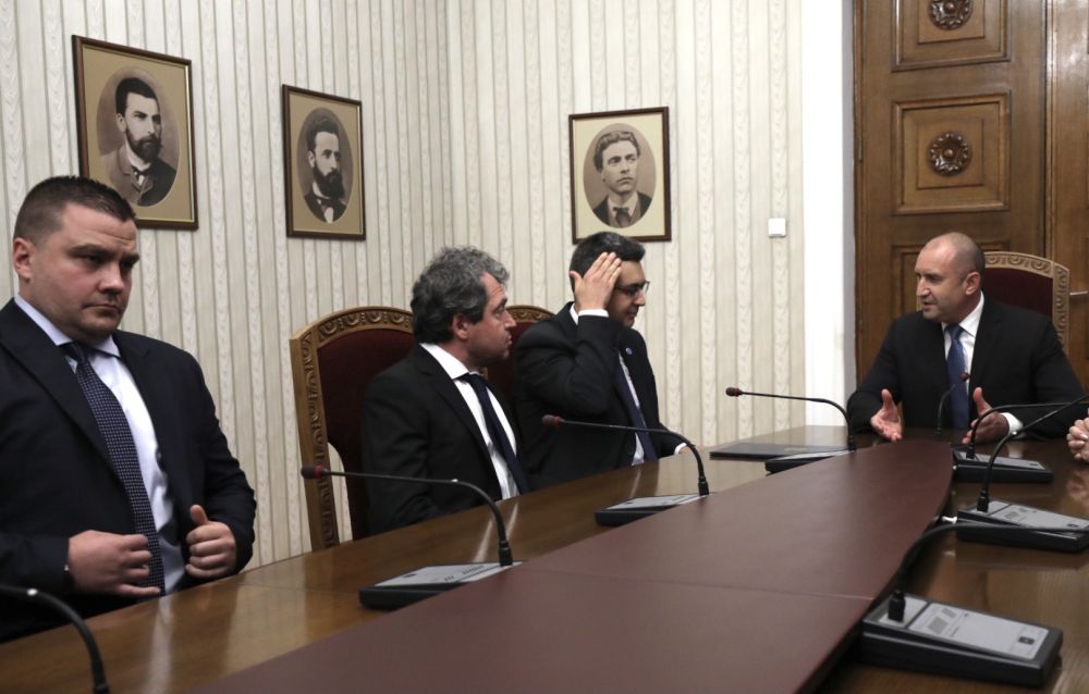 Кандидатът за министър-председател на „Има такъв народ“ прие мандата от президента Румен Радев