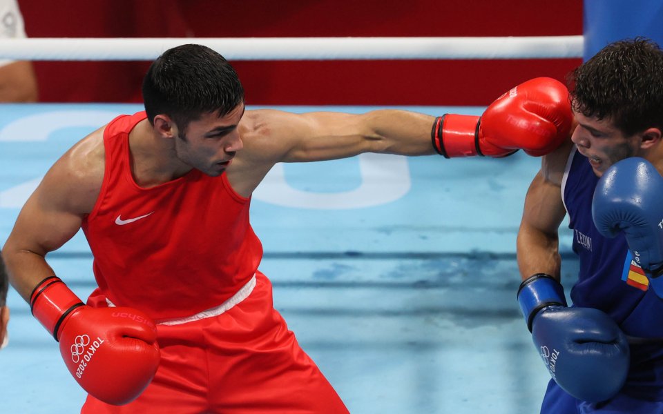 Даниел Асенов отпадна от световното първенство по бокс