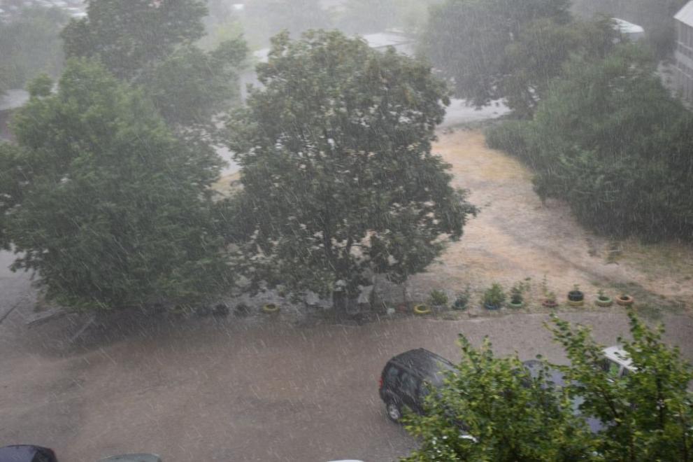 В Западна България вали силен дъжд на много места, а
