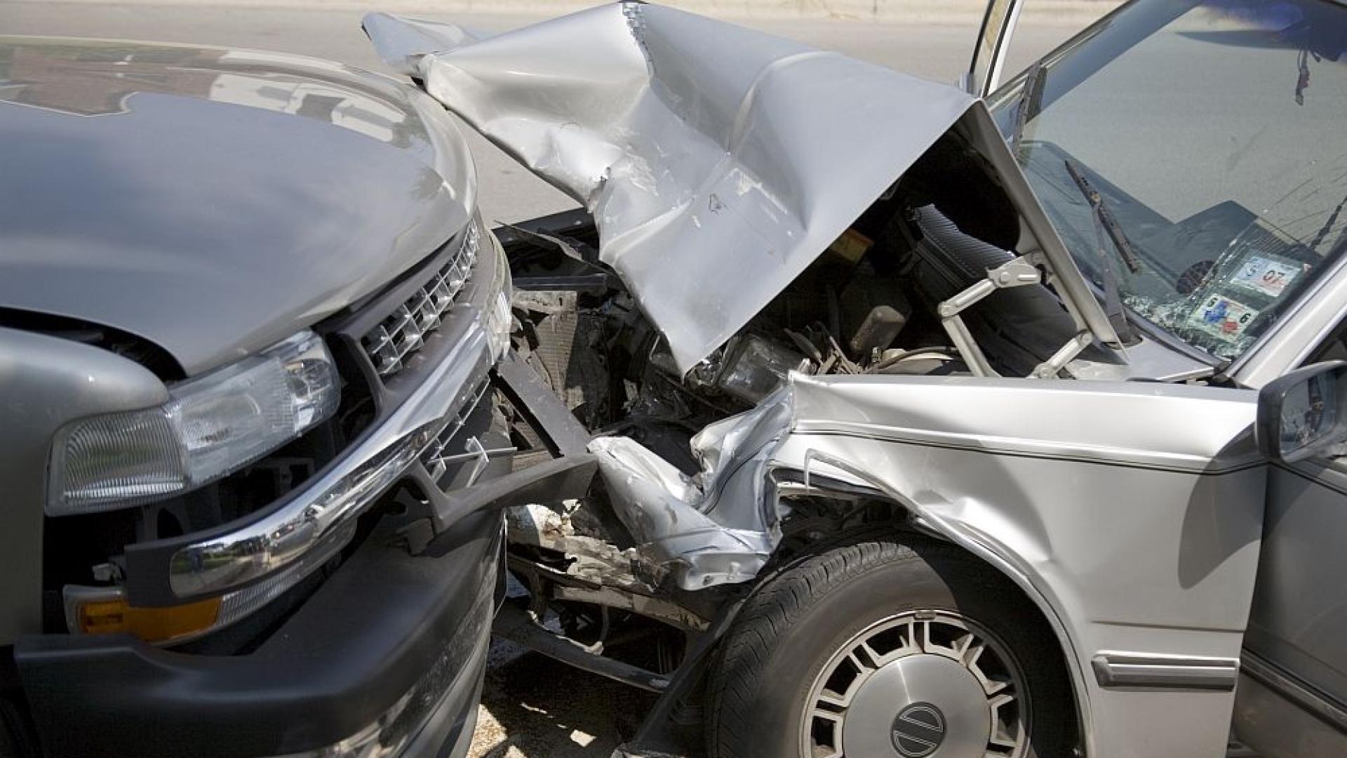 Катастрофа затруднява движението по пътя Добрич – Силистра в района