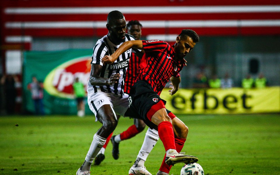 Отборите на Локомотив София и Локомотив Пловдив откриват осминафиналите от