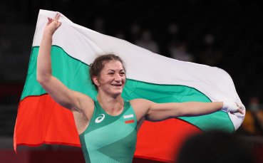 Олимпийската бронзова медалистка по борба Евелина Николова и треньорът й