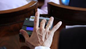 Парламентът прие на второ четене промени в Закона за професионалното