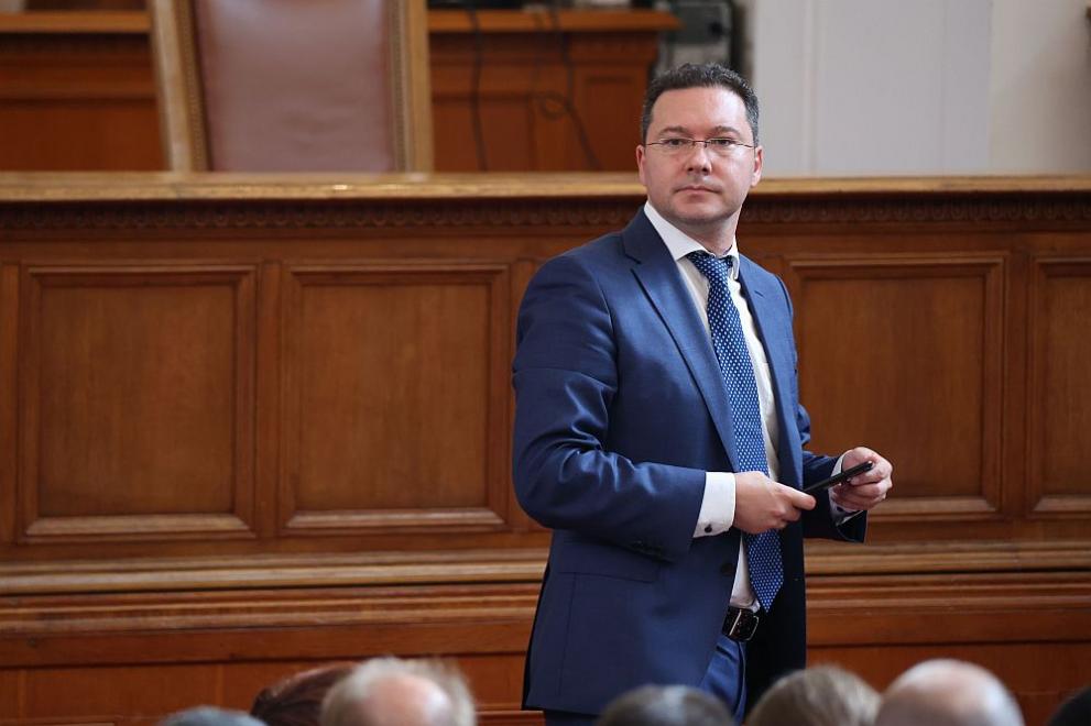 Единодушно с 202 гласа за парламентът подкрепи предложението на ГЕРБ-СДС