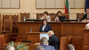 Корнелия Нинова