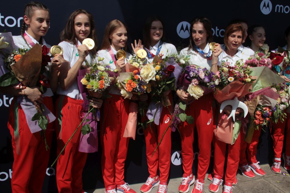 Ансамбълът по художествена гимнастика на България се завърна от Олимпийските игри в Токио