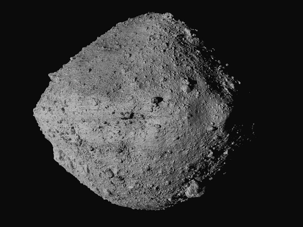 Почти три години след като докосна повърхността на астероида Бену
