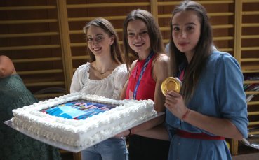 Клуб по художествена гимнастика Левски Триадица проведе тържествено посрещане на