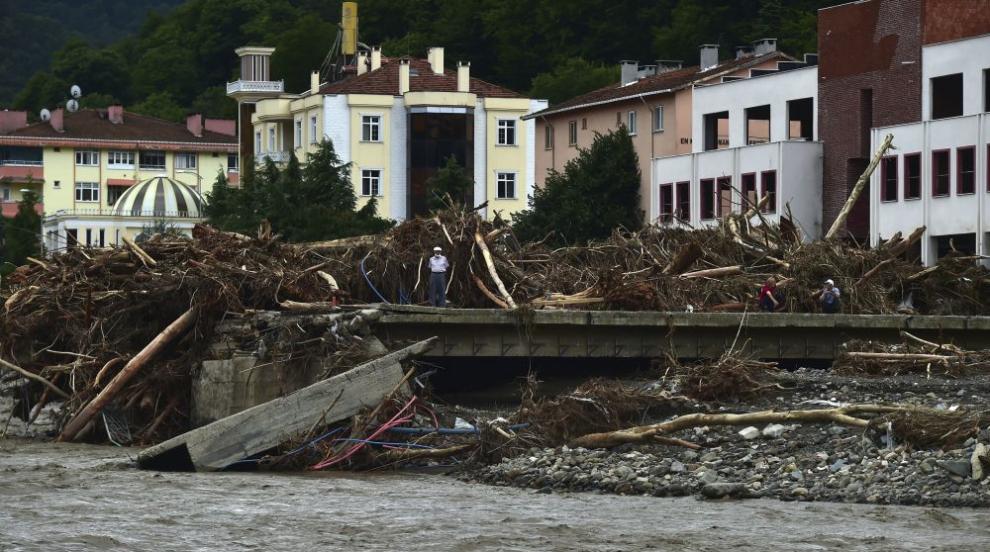 Наводнения в Турция взеха две жертви