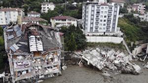 Четири станаха жертвите на наводненията в окръг Айдън Югозападна Турция
