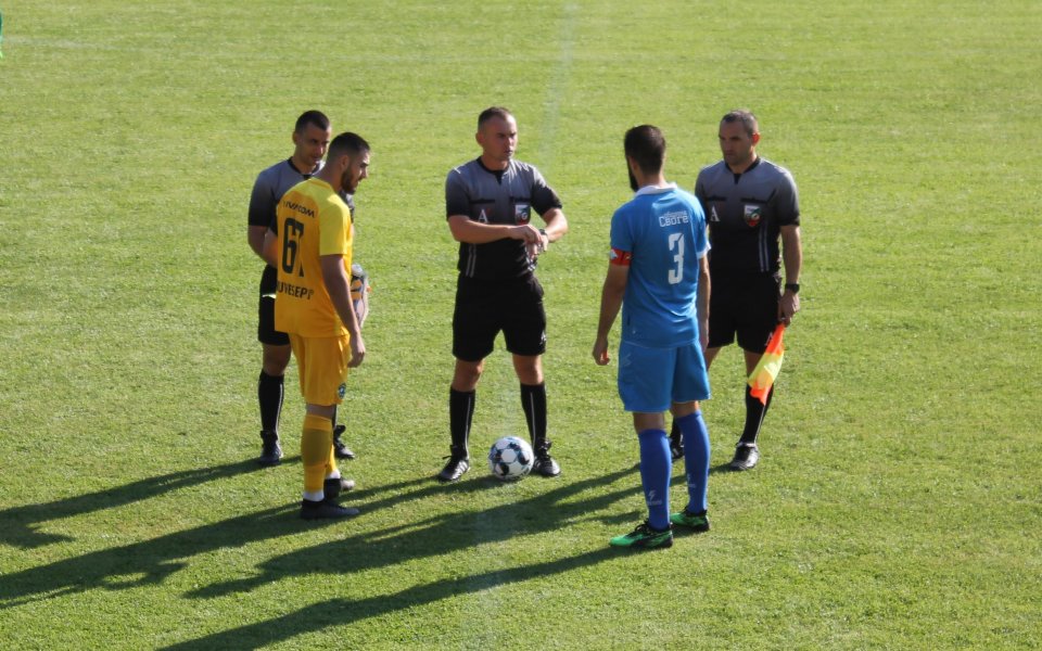 Отборът на Спортист Своге загуби с 2:3 домакинството си на