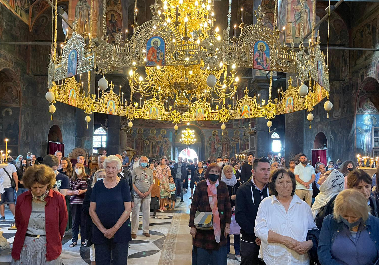 Стотици православни християни, дошли от всички краища на страната, да се преклонят пред Рилския светец
