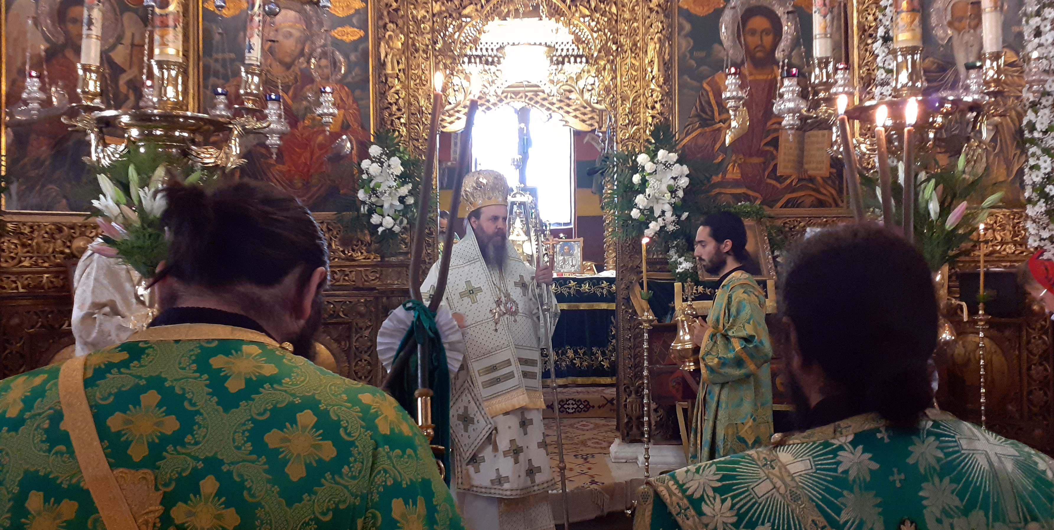Стотици православни християни, дошли от всички краища на страната, да се преклонят пред Рилския светец
