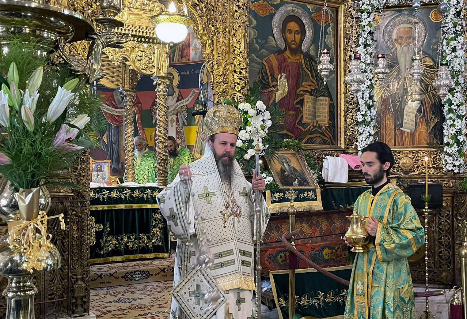 Стотици православни християни, дошли от всички краища на страната, да се преклонят пред Рилския светец
