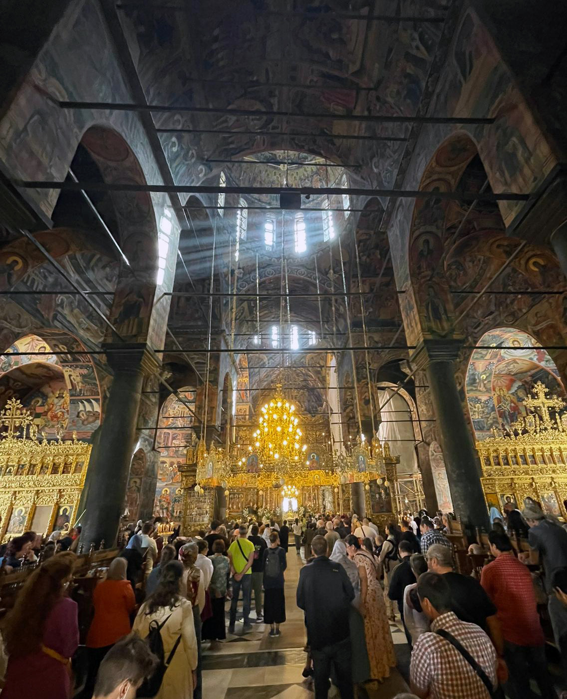Стотици православни християни, дошли от всички краища на страната, да се преклонят пред Рилския светец
