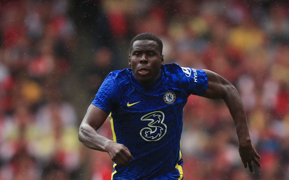 Отборът на Тотнъм смята да привлече още един централен защитник.