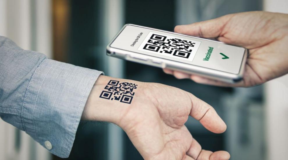 Италианец си татуира QR кода от документа за ваксина срещу COVID-19 (СНИМКИ)