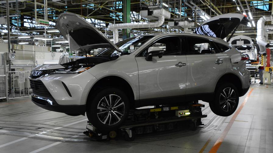 Искаш и можеш да купиш нова кола, но друг път: Toyota съкращава производството си с 40%