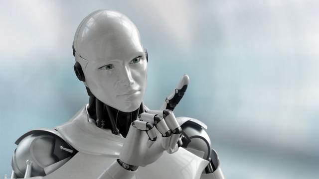 Хуманоиден робот разговаря с посетителите на Археологическия музей в Солун