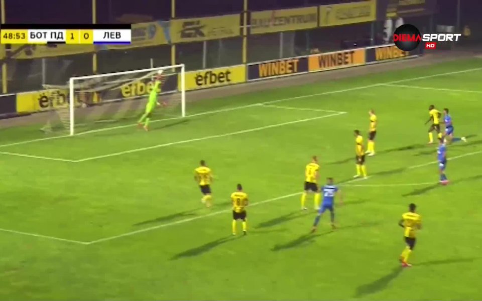 Вижте прекрасната намеса на Георги Аргилашки от Ботев Пловдив срещу