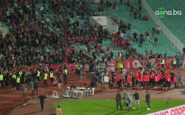 Играчите на ЦСКА поздравиха своите привърженици след сблъсъка с Виктория
