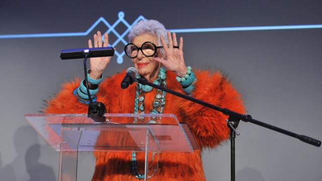 Айрис Апфел отпразнува 101 години и половина (СНИМКИ)