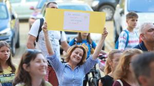 Протест с искане за присъствена учебна година