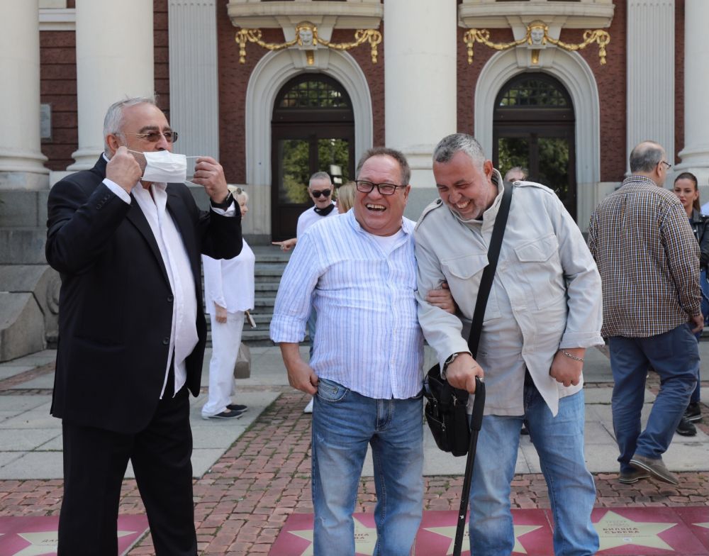 Алея на звездите пред Народен театър