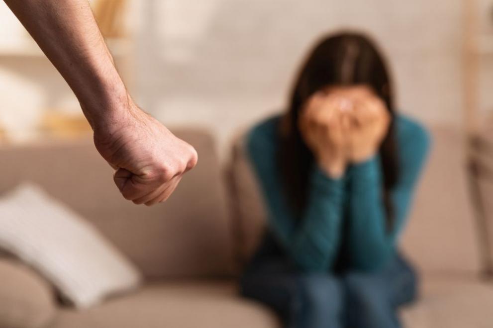 Жертва на домашно насилие - жена, настанена в защитено жилище, е