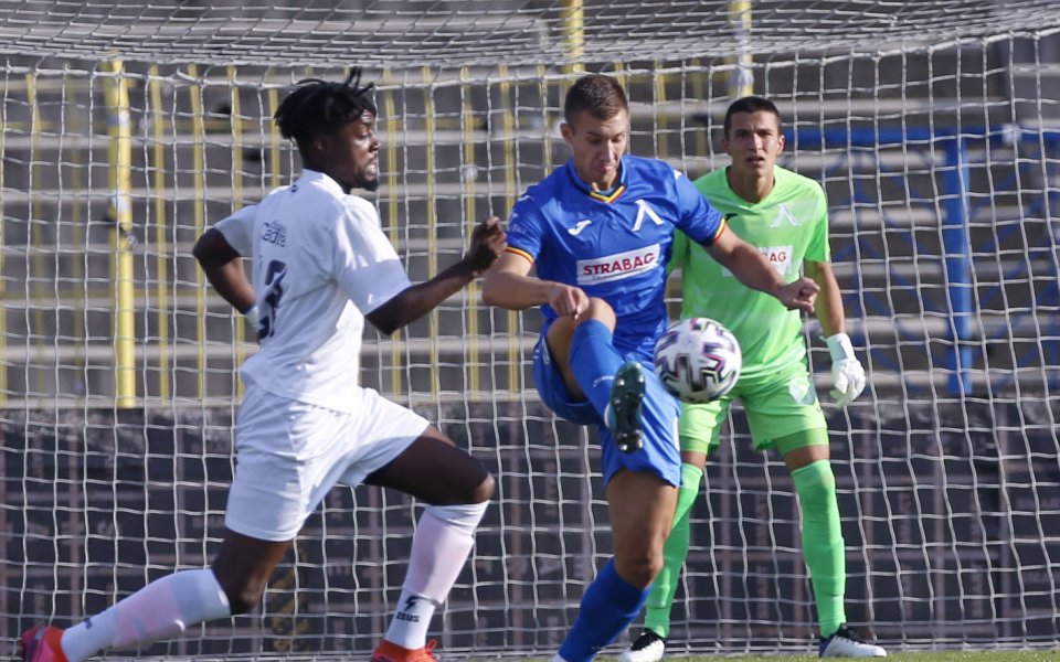 Левски и Спортист Своге играят при резултат 0:0 в контрола.