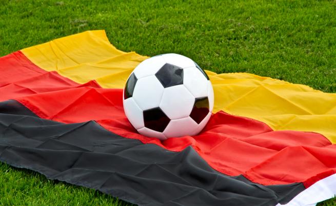 Германски футболисти играха мач голи като форма на изкуство и протест