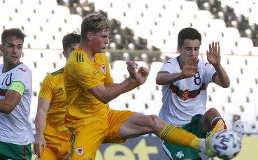 Младежките национални отбори на България и Уелс играят при 0:4 в мач