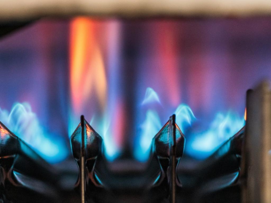 Цената на природния газ през ноември ще бъде по ниска от