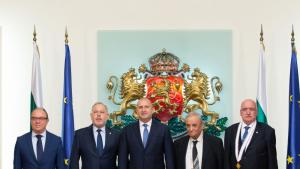 Румен Радев държавни отличия