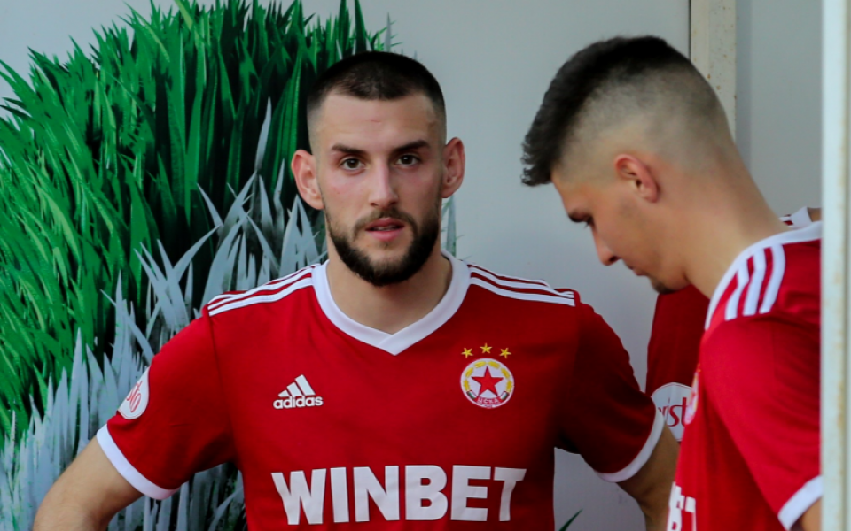 ЦСКА преотстъпи нападателя Радослав Живков и защитника Християн Петров. Двамата