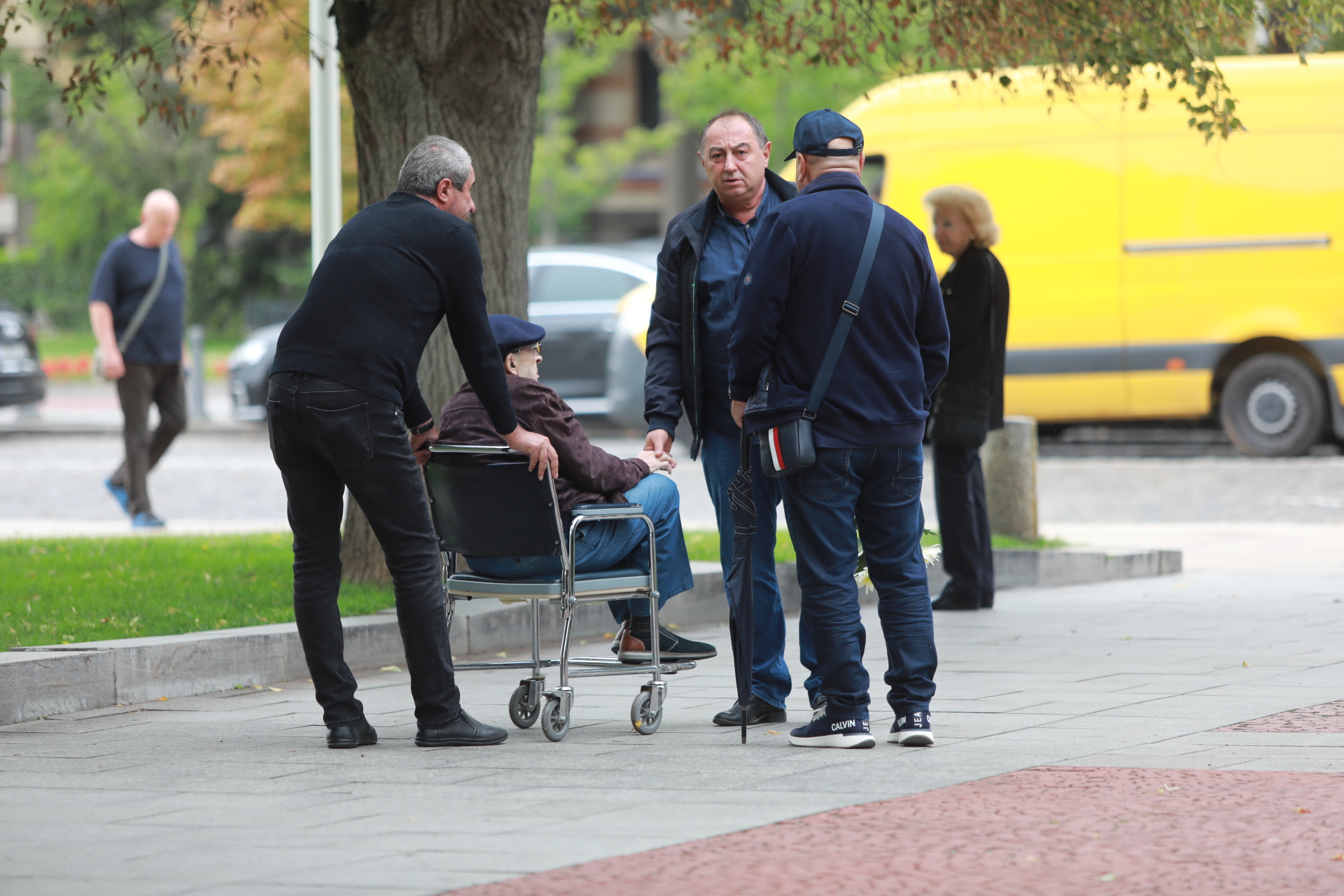 <p>Близки, политици и общественици се простиха с Борислав Дионисиев</p>
