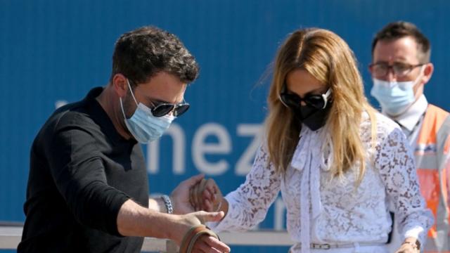 Влюбените Дженифър Лопес и Бен Афлек във Венеция (СНИМКИ)