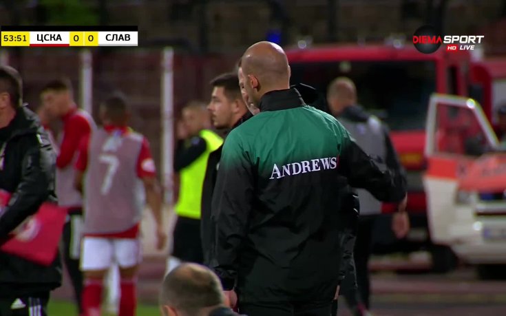 Неразумно влизане остави Славия с човек по-малко