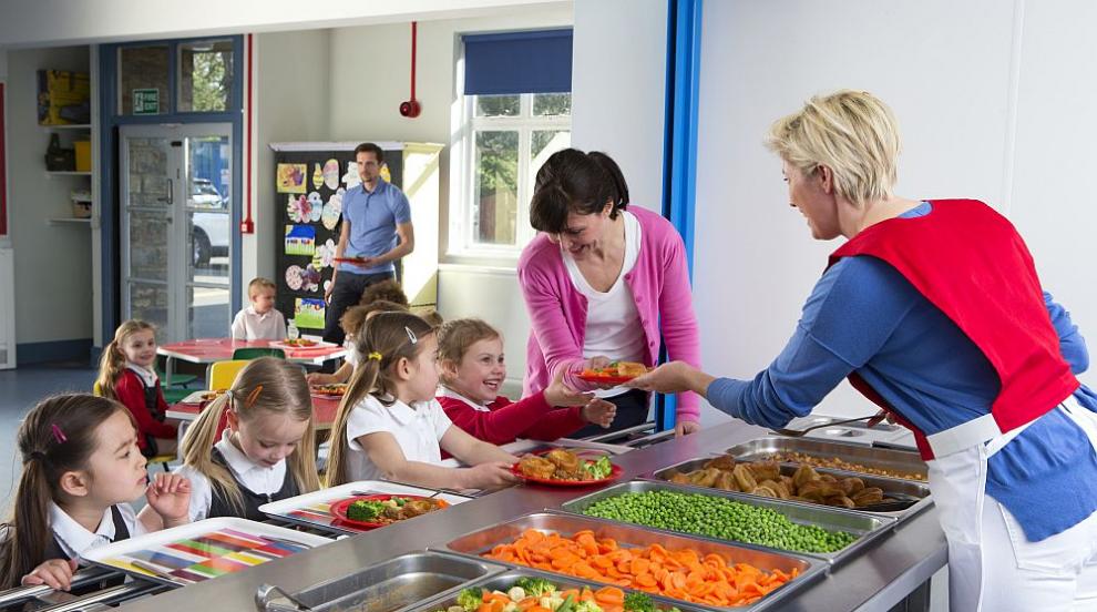 Менюто на децата под лупа: Какво казва наредбата за здравословно хранене на учениците
