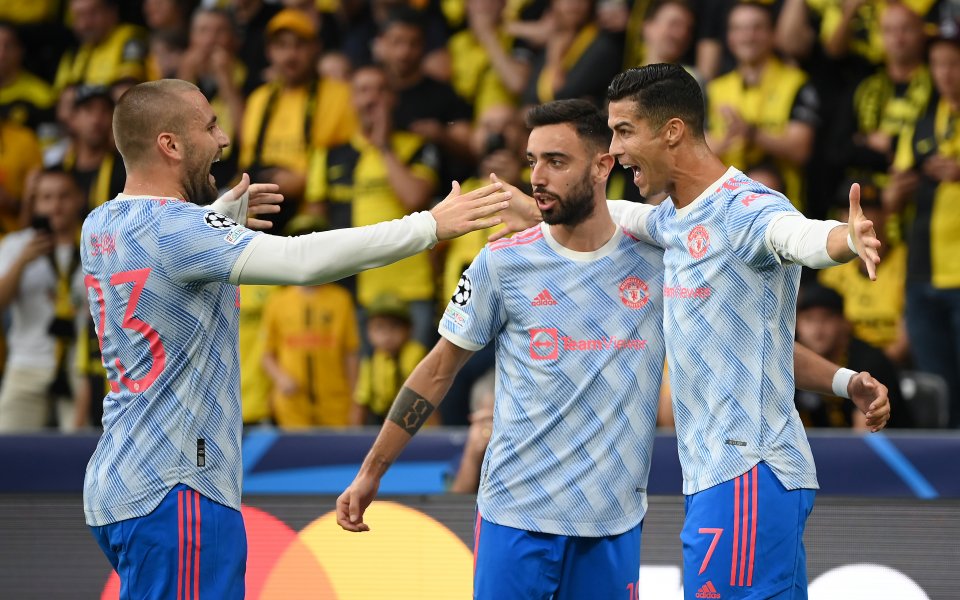 Отборите на Йънг Бойс и Манчестър Юнайтед играят при резултат