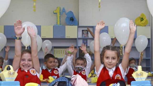 Здравей, училище: Първият звънец би 2357 пъти у нас (СНИМКИ)