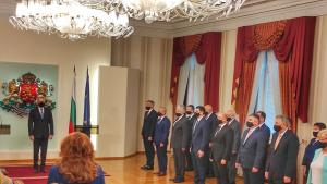 Президент служебно правителство