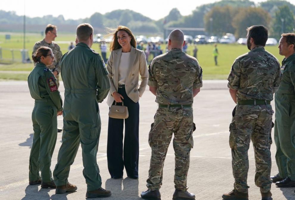  Херцогинята на Кеймбридж се срещна с хората, участващи в евакуацията на цивилни от Афганистан в Обединеното кралство 