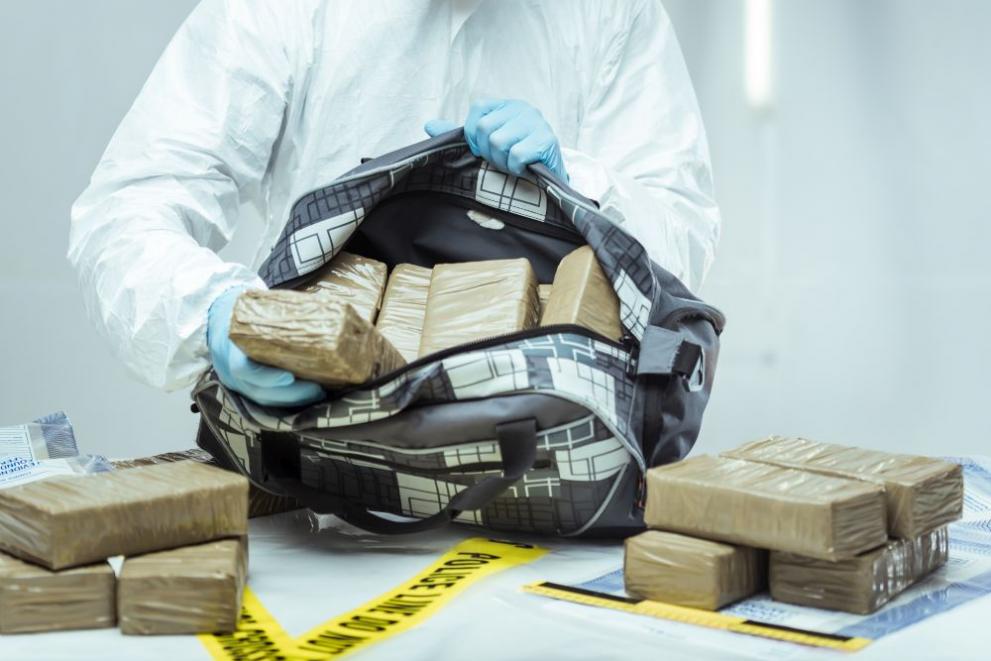 Митнически служители откриха 6,476 кг кокаин на стойност над 777