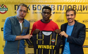 Ботев Пловдив привлече камерунския футболист Джеймс Етоо 20 годишният играч сложи