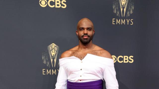 Скандален: Актьорът, който показа, че е небинарен с тоалета си (СНИМКИ)